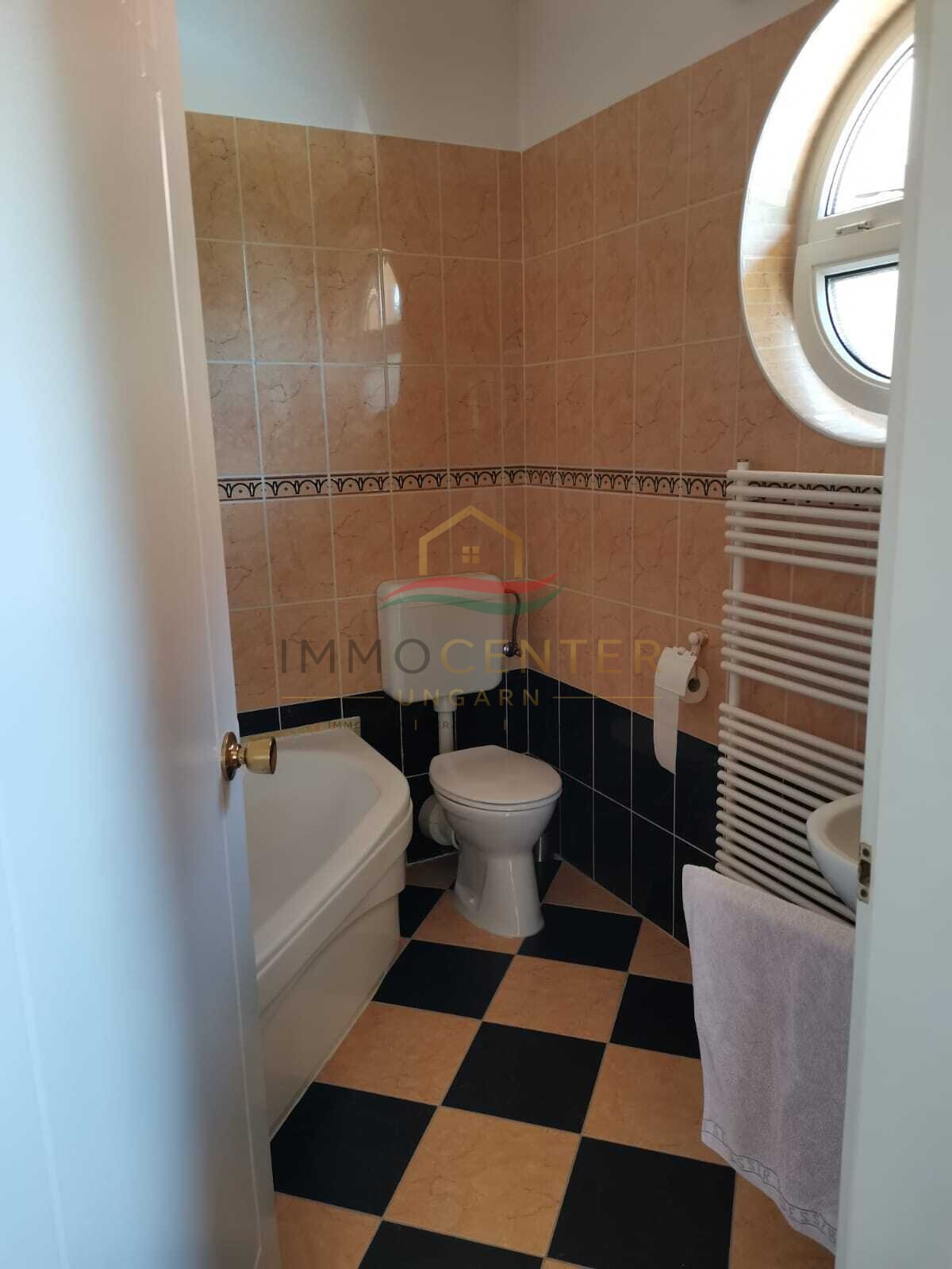 (AAA) Neuwertiges Landhaus mit Gästeappartment, Pool & Caravan-Stellplätzen – Balatonszentgyörgy, Bild 12 von 85