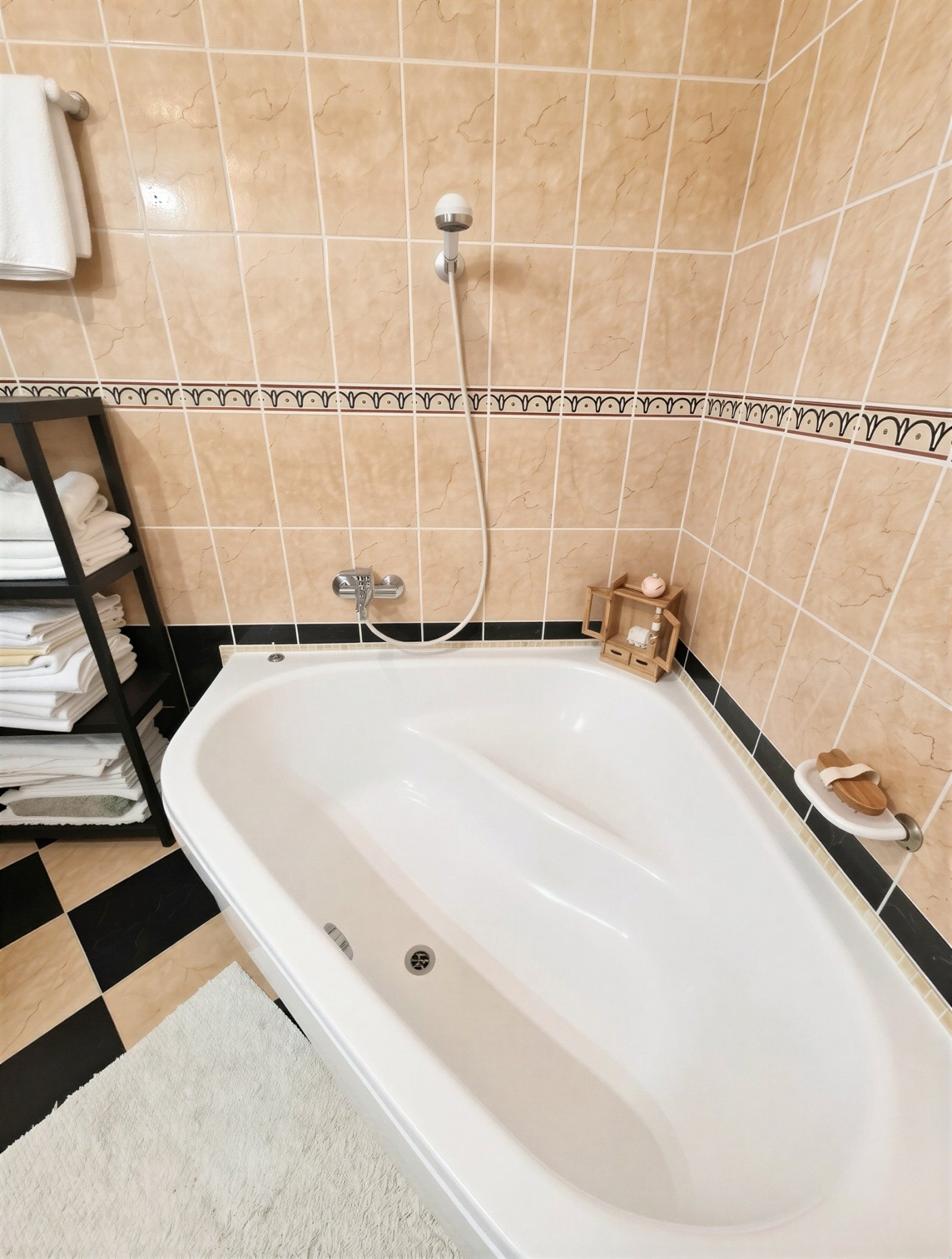 (AAA) Neuwertiges Landhaus mit Gästeappartment, Pool & Caravan-Stellplätzen – Balatonszentgyörgy, Bild 25 von 85