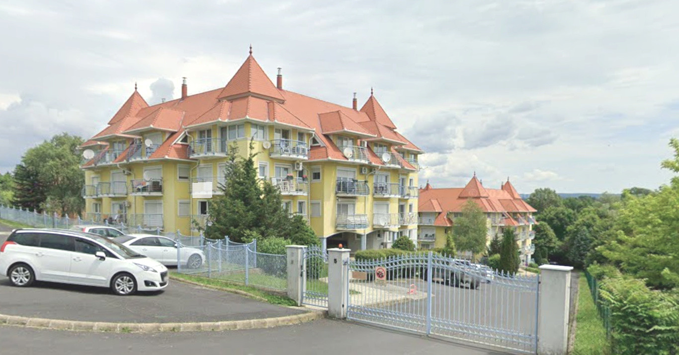 (AAA) Umfassend renovierte Wohnung Nähe Thermalbad mit Balkon & Keller, ruhige Lage – Hévíz