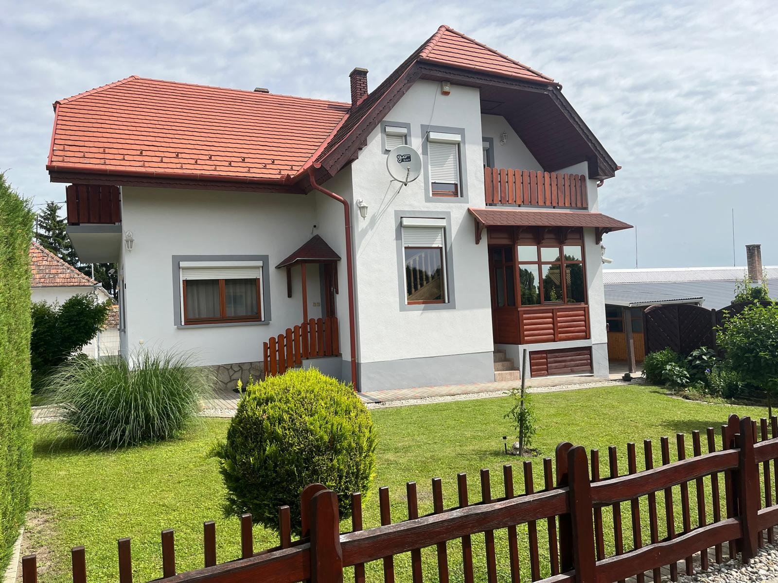 (AAAB) Carpentry shop at Lake Balaton with full order books & resident – Zala
