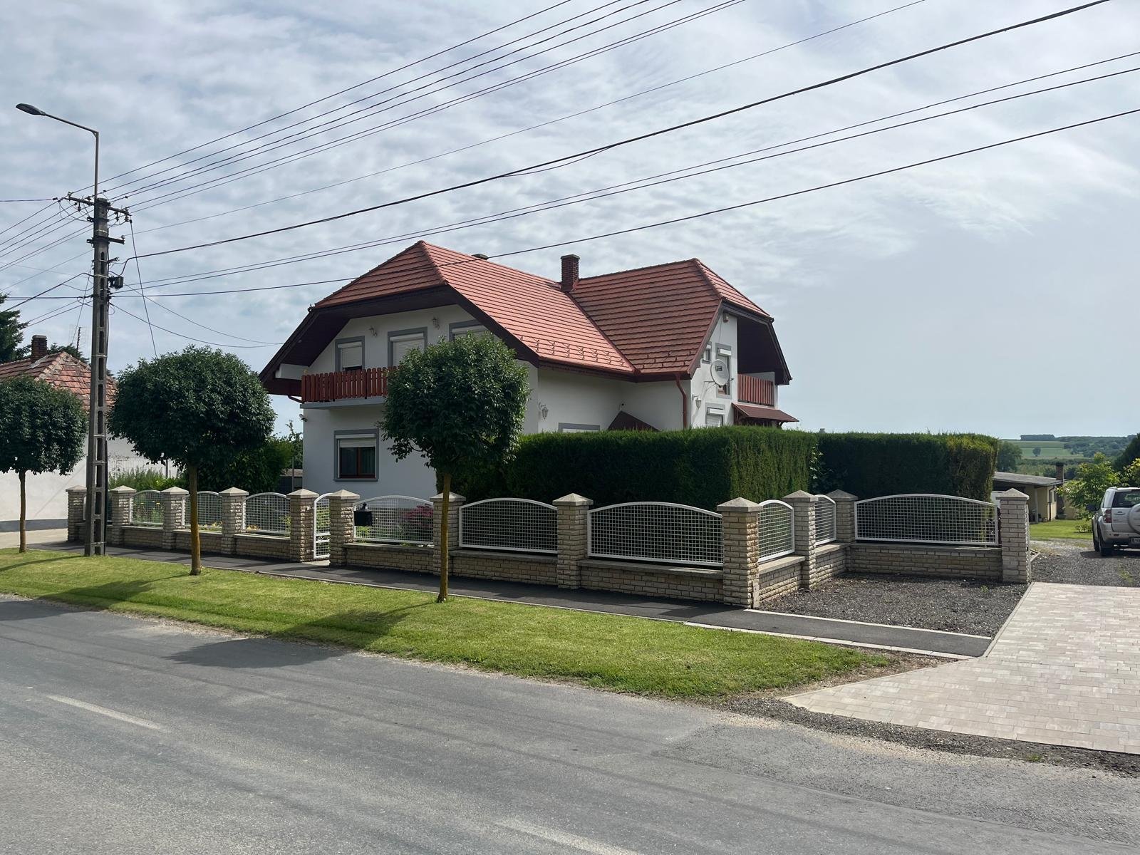 (AAAB) Timmerwerk aan het Balatonmeer met volle orderboeken en woonhuis – bei Héviz, foto 2 van 49