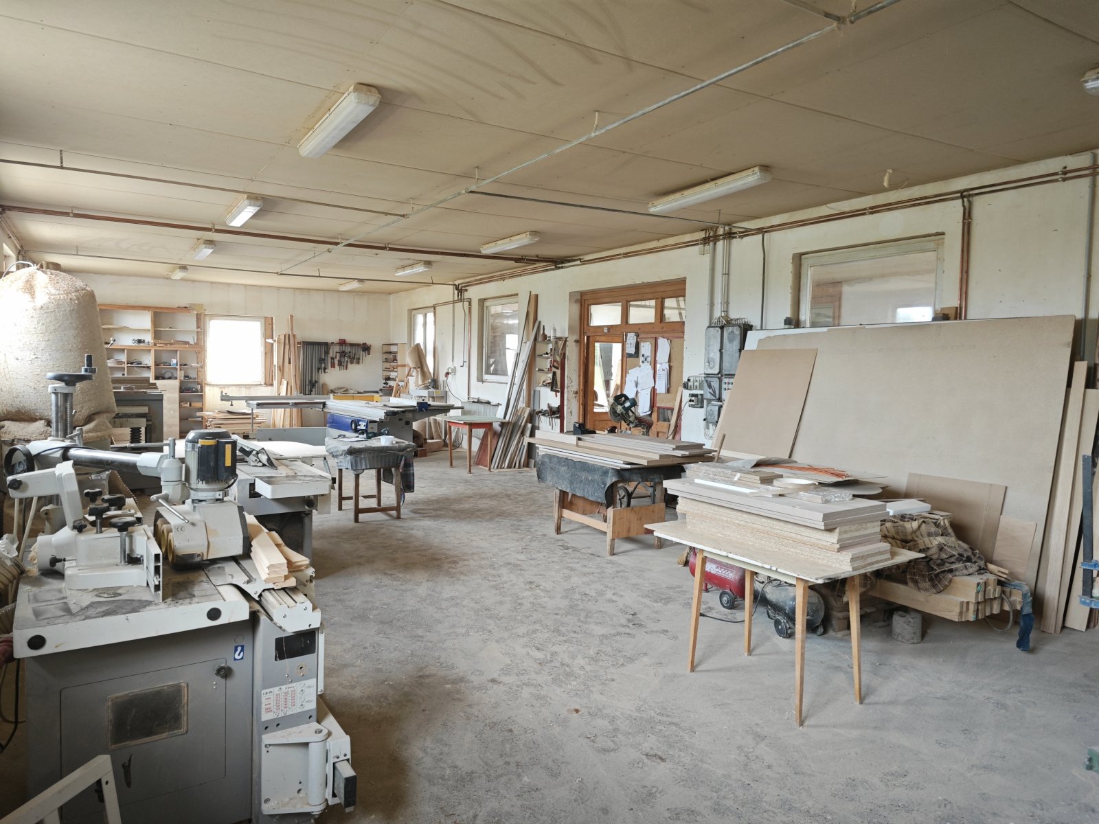(AAAB) Timmerwerk aan het Balatonmeer met volle orderboeken en woonhuis – bei Héviz, foto 4 van 49