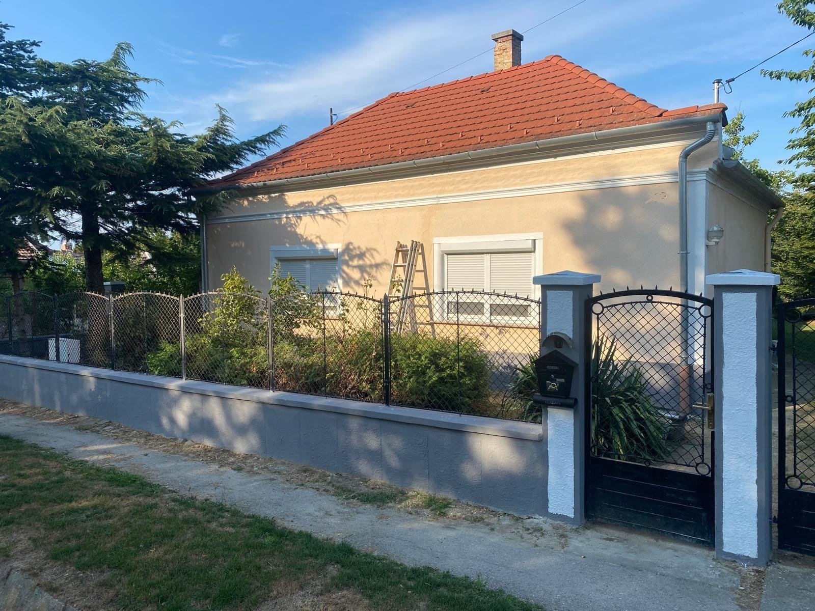 (AAA) Saniertes Landhaus mit schön eingewachsenem Grundstück in Westungarn – Pápa, Bild 1 von 51