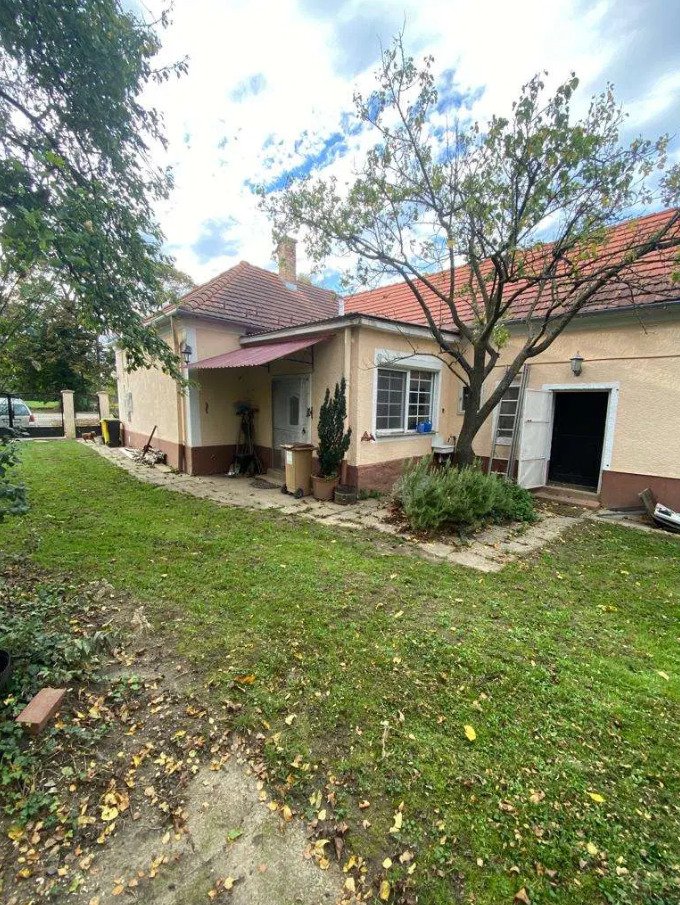 (AAA) Saniertes Landhaus mit schön eingewachsenem Grundstück in Westungarn – Pápa, Bild 2 von 51