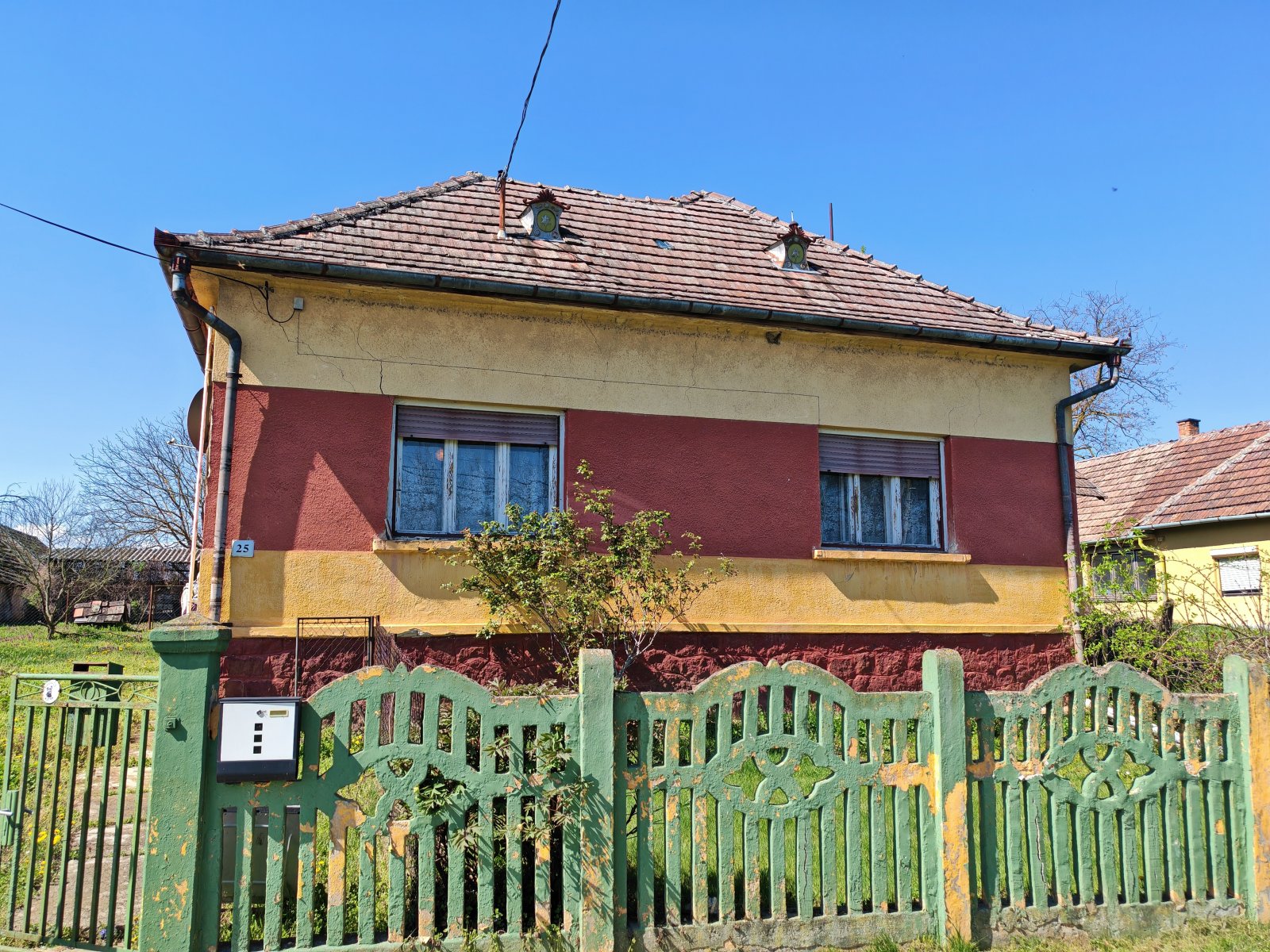 Großes Wohnhaus in netter Lage bietet ein enormes Potential (BCA) – Sávoly, Bild 1 von 27