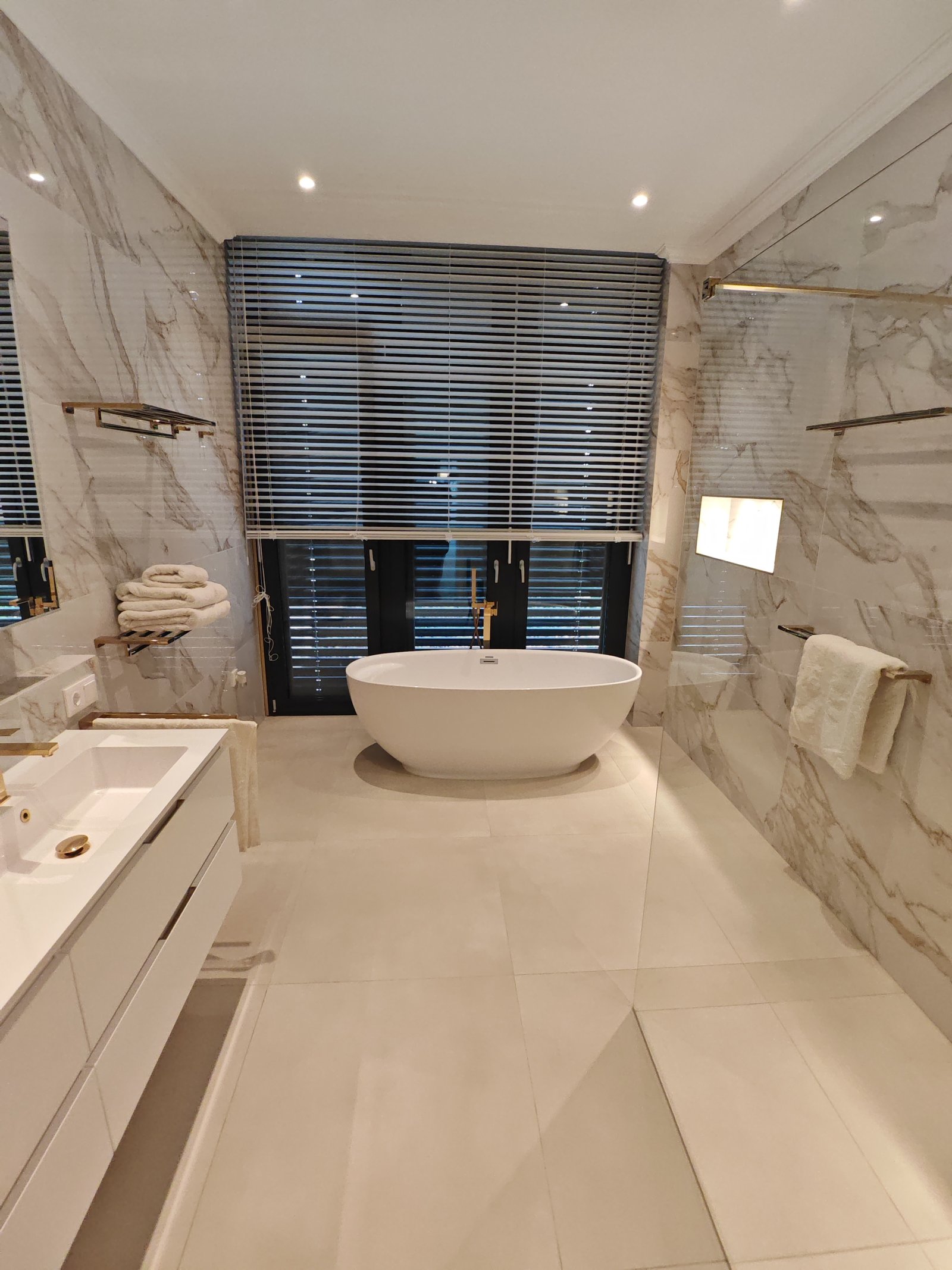 North shore: Exceptional villa above Lake Balaton with pool and luxurious amenities – Cserszegtomaj, photo 6 of 56