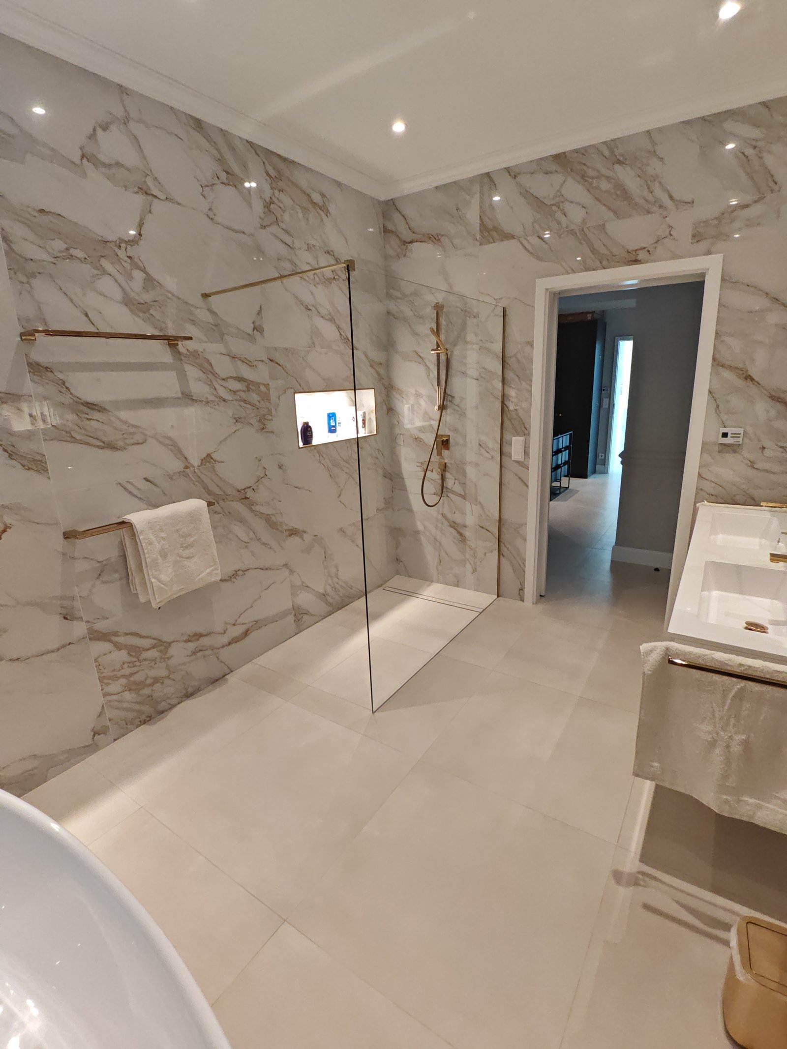 North shore: Exceptional villa above Lake Balaton with pool and luxurious amenities – Cserszegtomaj, photo 11 of 56