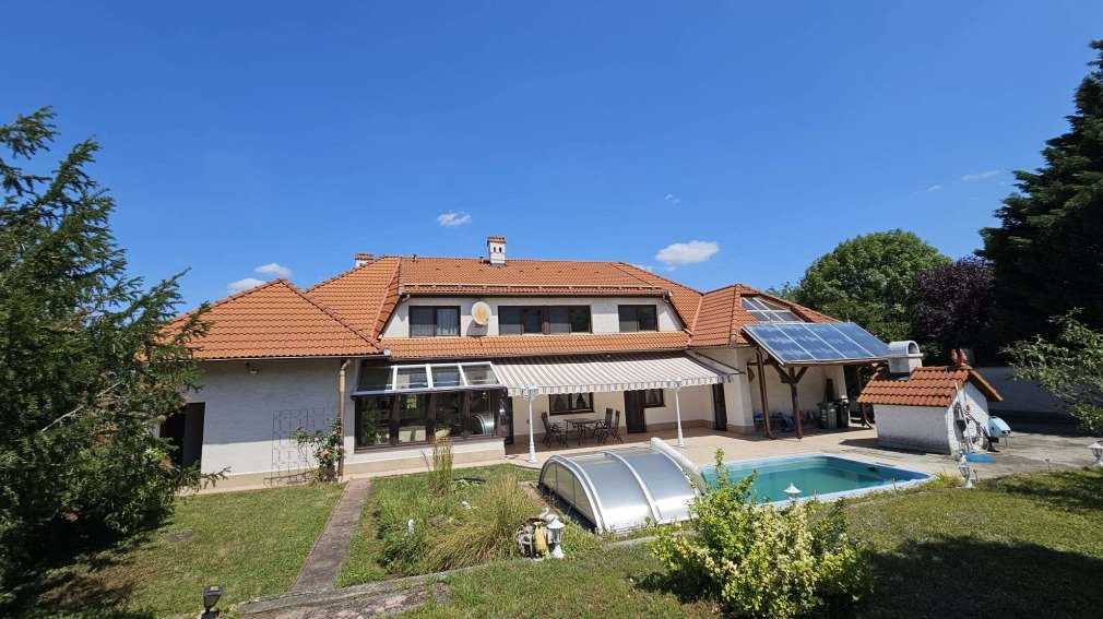 Spacious residential building with 3 units, pool and park-like garden (AAA) – Bodajk, photo 1 of 39