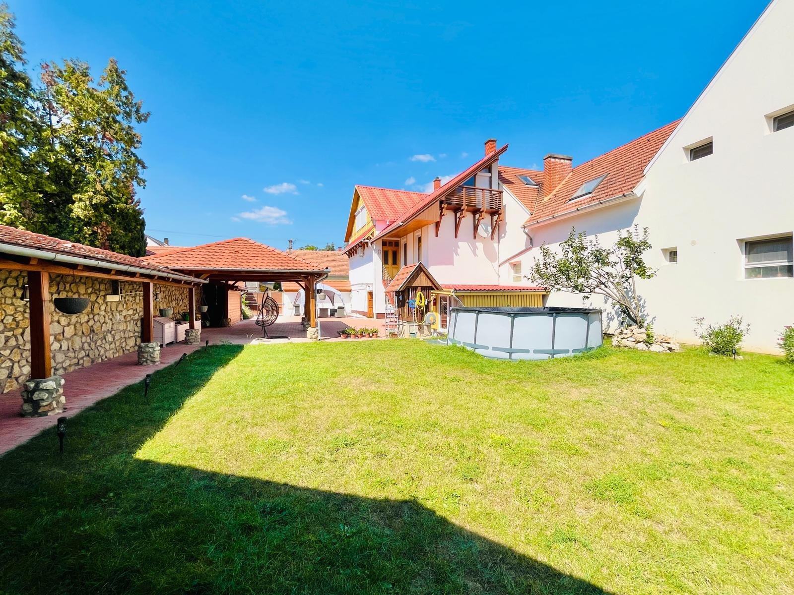 (AAA) Renoviertes Zweifamilienhaus in Strandnähe – Keszthely