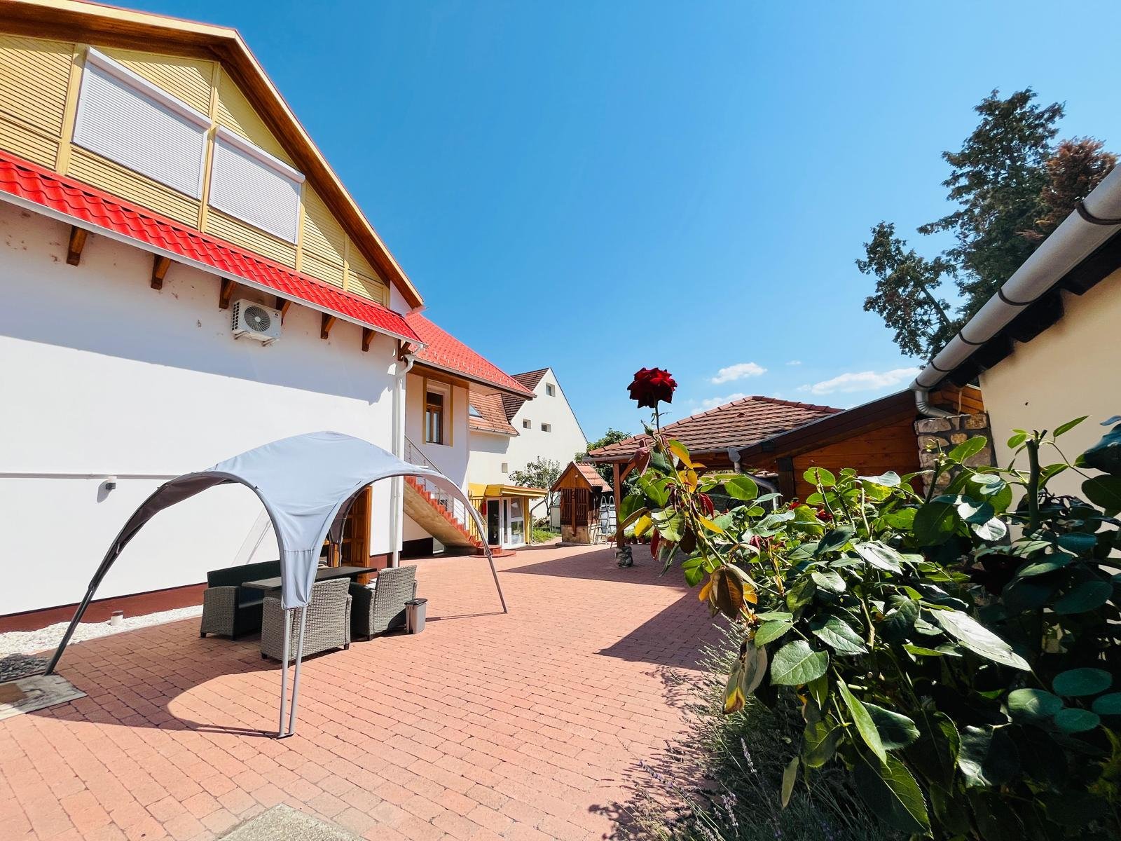 (AAA) Renoviertes Zweifamilienhaus in Strandnähe – Keszthely, Bild 5 von 31