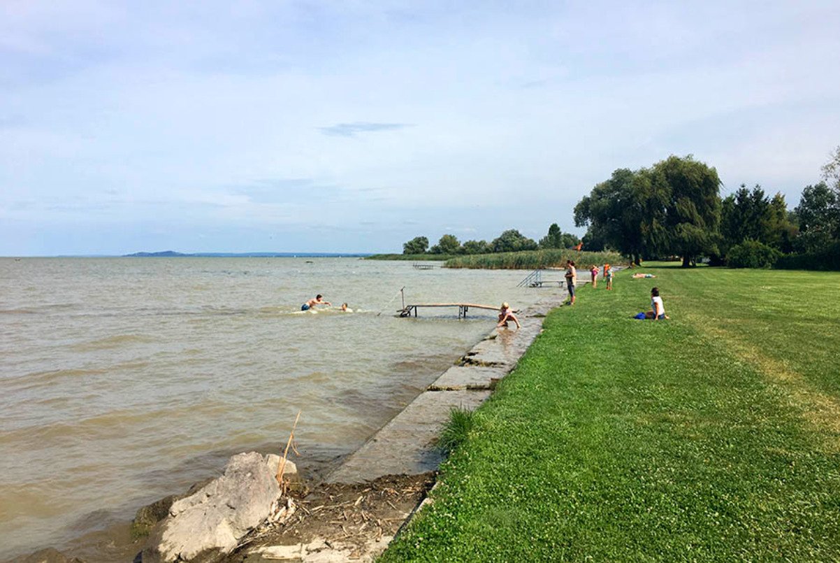 Property with excellent features, beach nearby – Balatonberény, photo 4 of 5