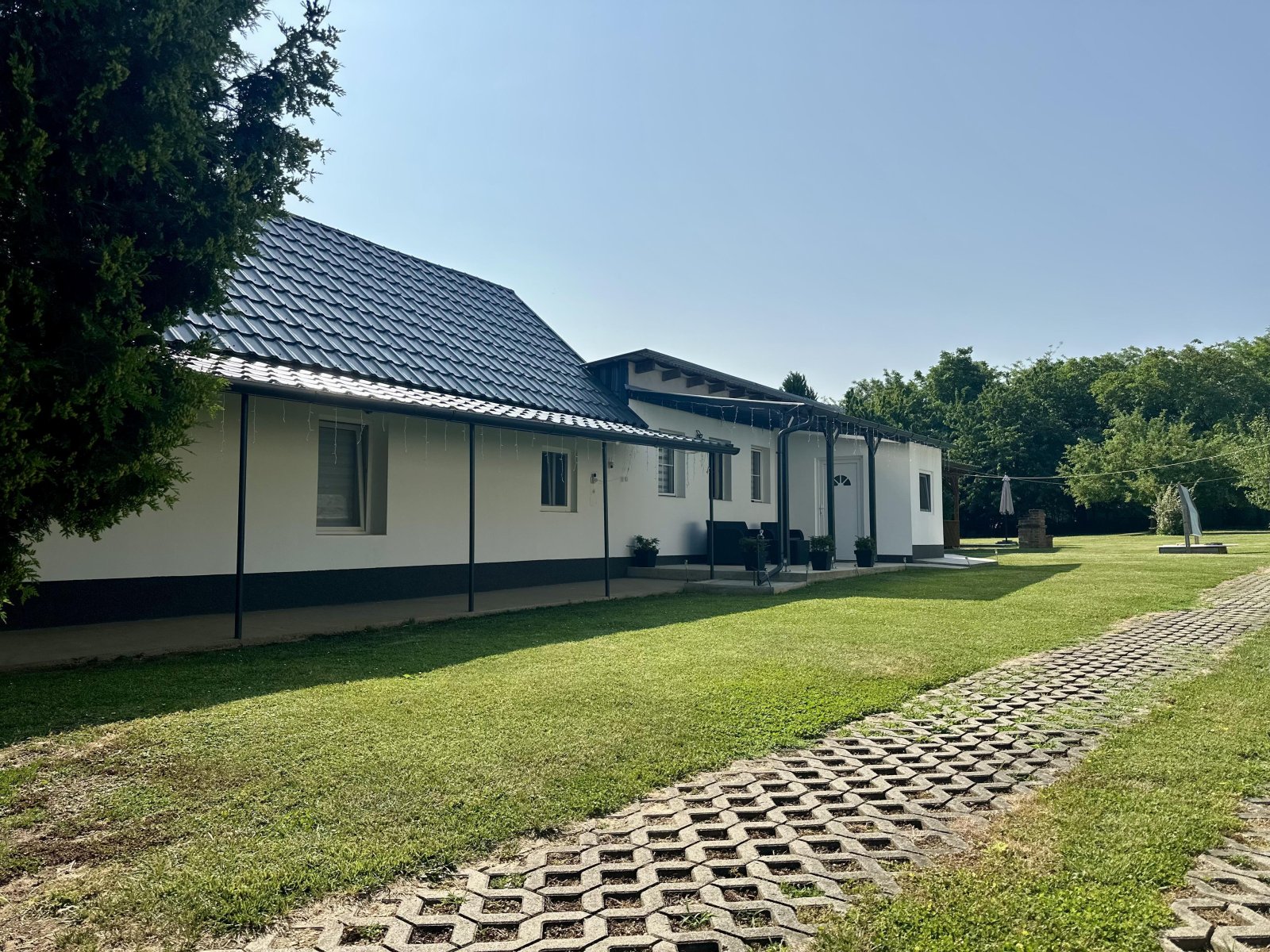 (ABA) Solides Einfamilienhaus mit guter Raumaufteilung in Seenähe – Balatonberény, Bild 1 von 28