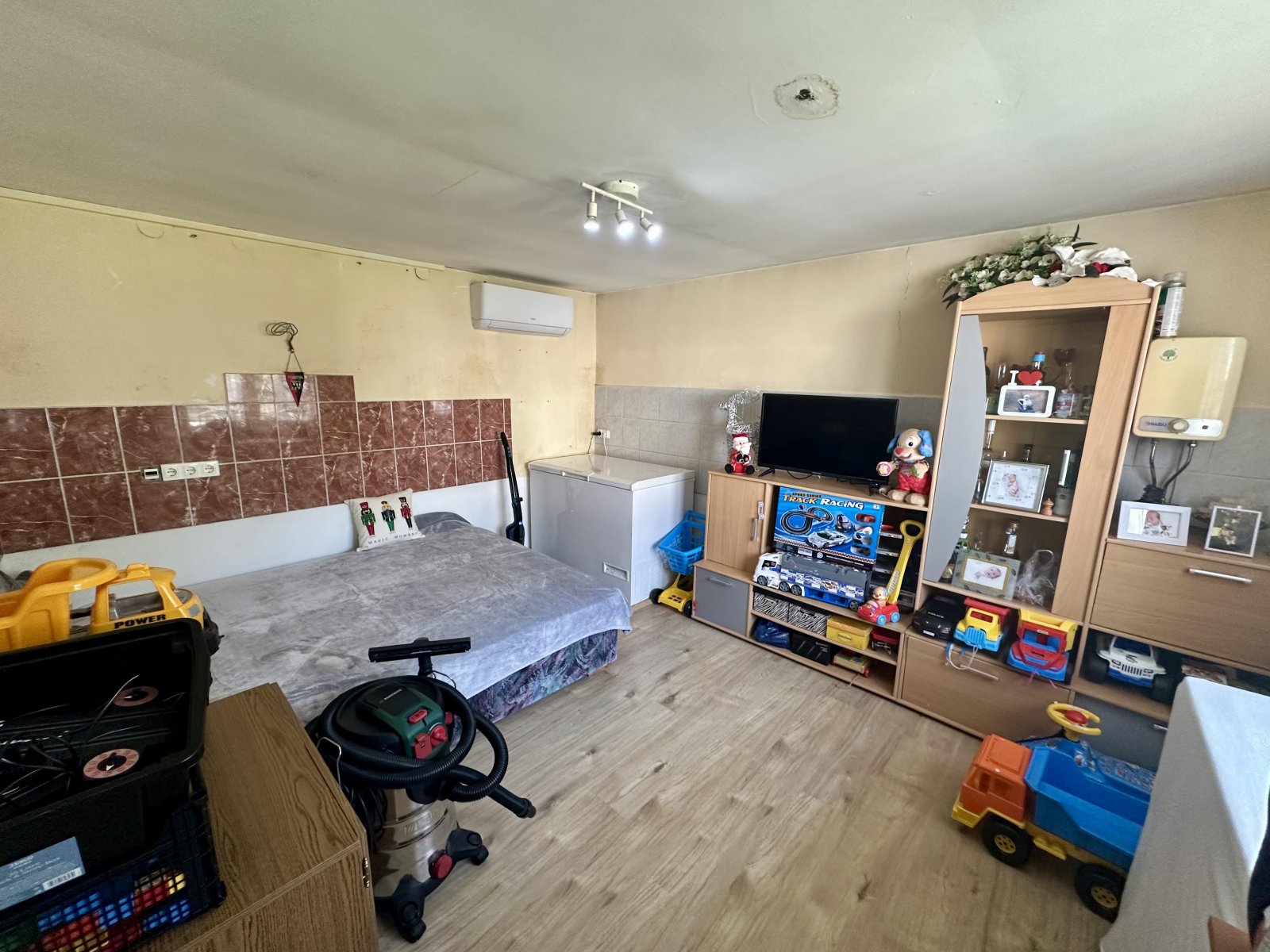 (ABA) Solides Einfamilienhaus mit guter Raumaufteilung in Seenähe – Balatonberény, Bild 11 von 28