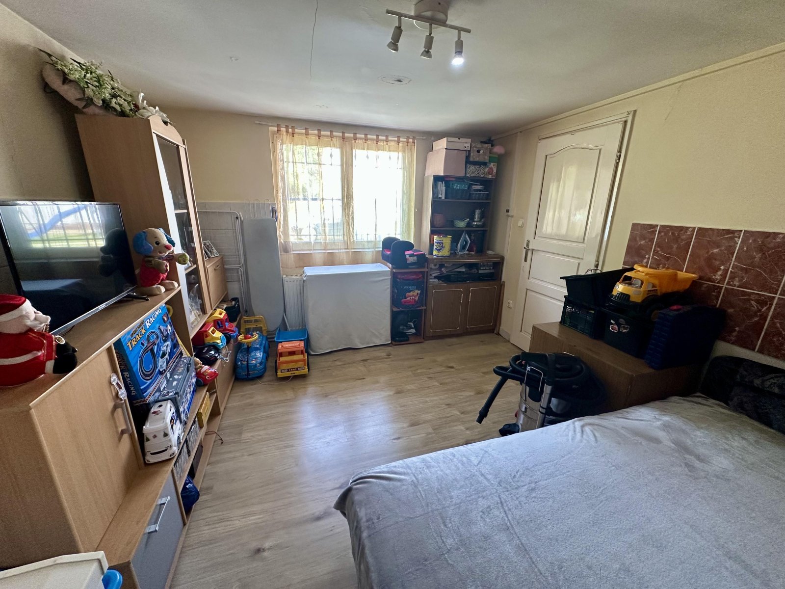 (ABA) Solides Einfamilienhaus mit guter Raumaufteilung in Seenähe – Balatonberény, Bild 12 von 28