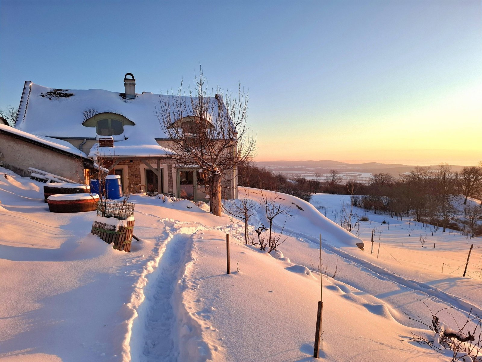 Exceptional properties combine nature, tranquility, comfort and independence across three plots of land. – bei Balatonszőlős, photo 2 of 34
