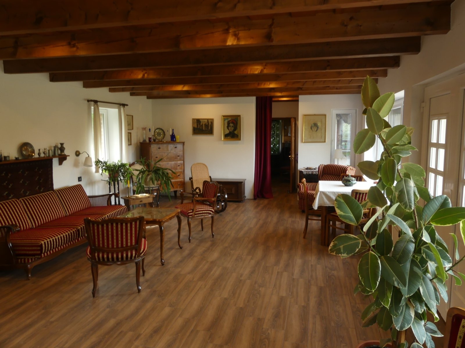 A beautifully renovated, unique detached house with an adjoining, versatile outbuilding. – Fehértó, photo 11 of 26