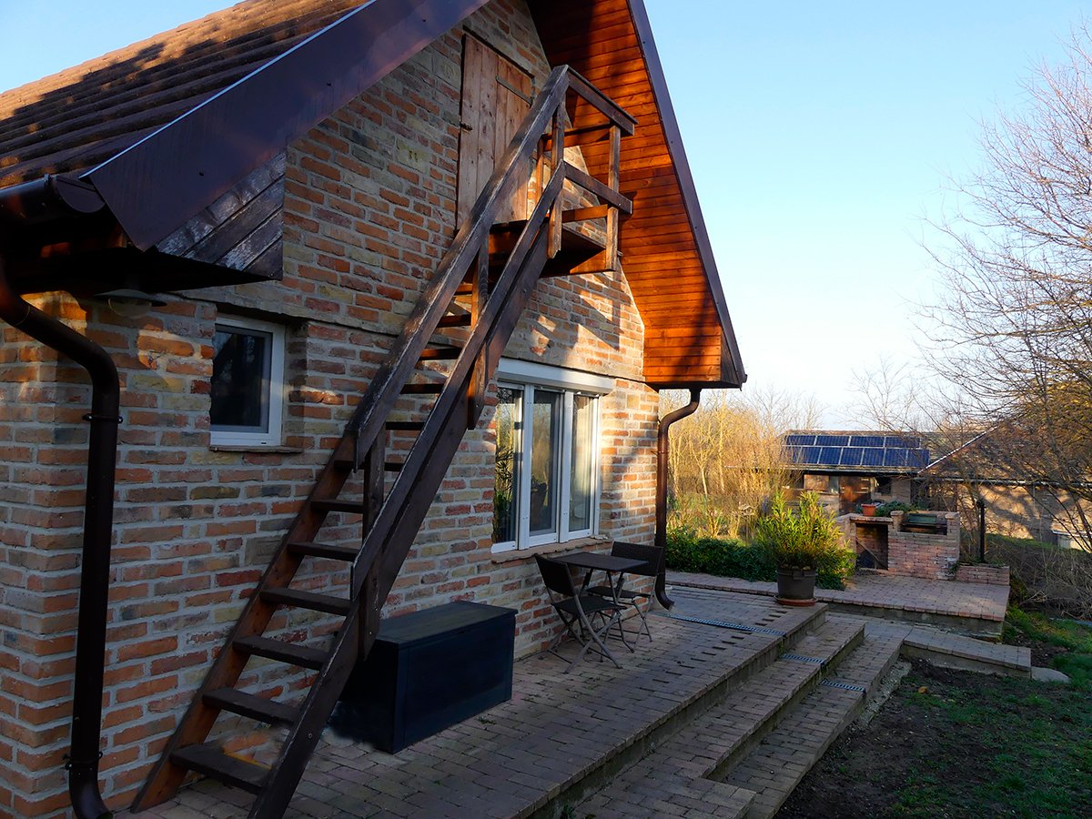 A beautifully renovated, unique detached house with an adjoining, versatile outbuilding. – Fehértó, photo 17 of 26