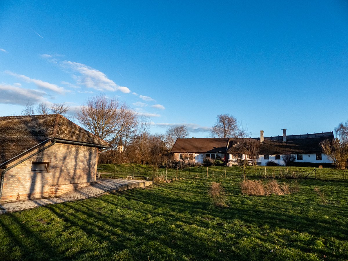 A beautifully renovated, unique detached house with an adjoining, versatile outbuilding. – Fehértó, photo 23 of 26
