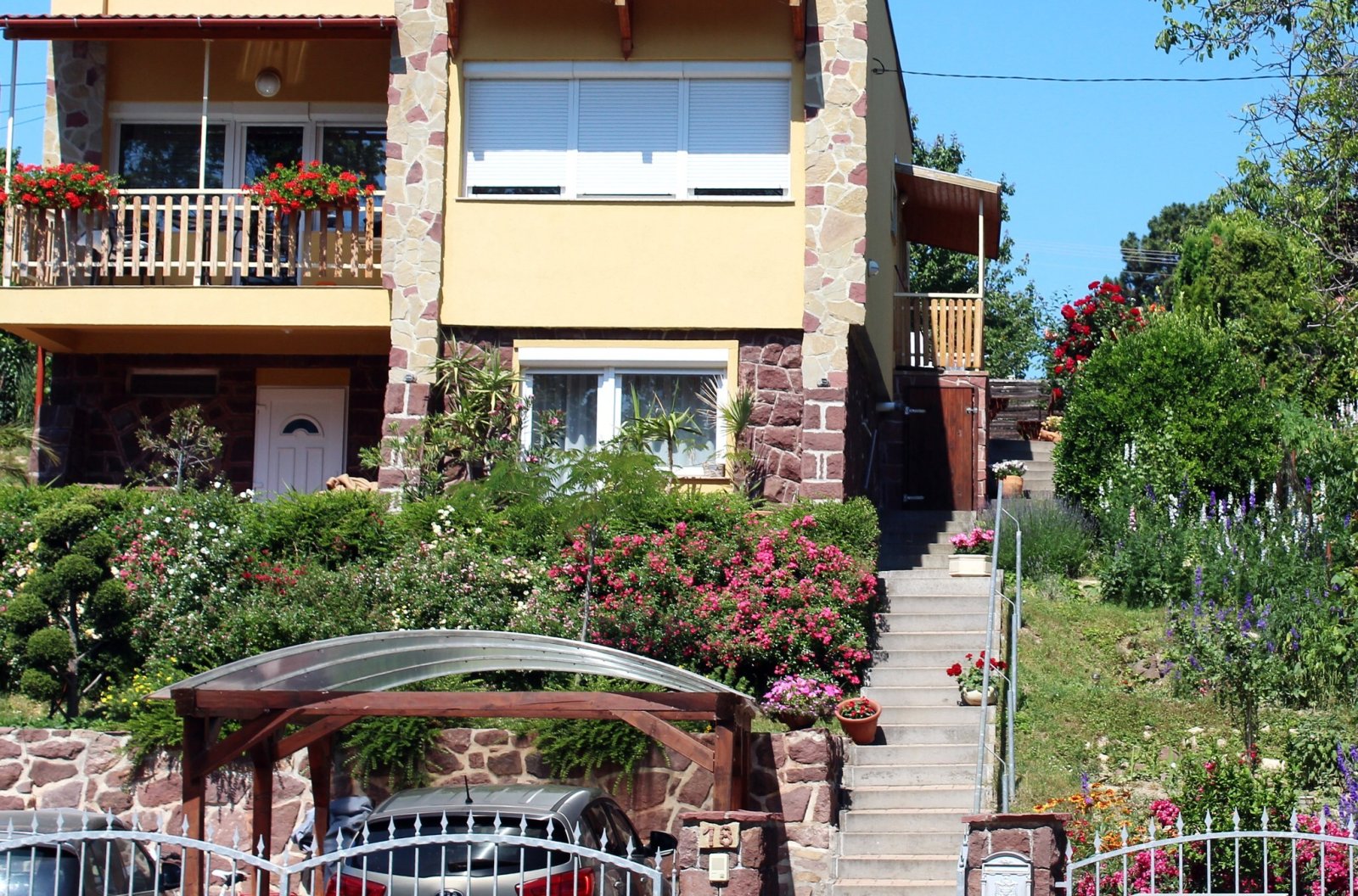 Two-story detached house with panoramic views for two generations – Alsóörs, photo 1 of 34