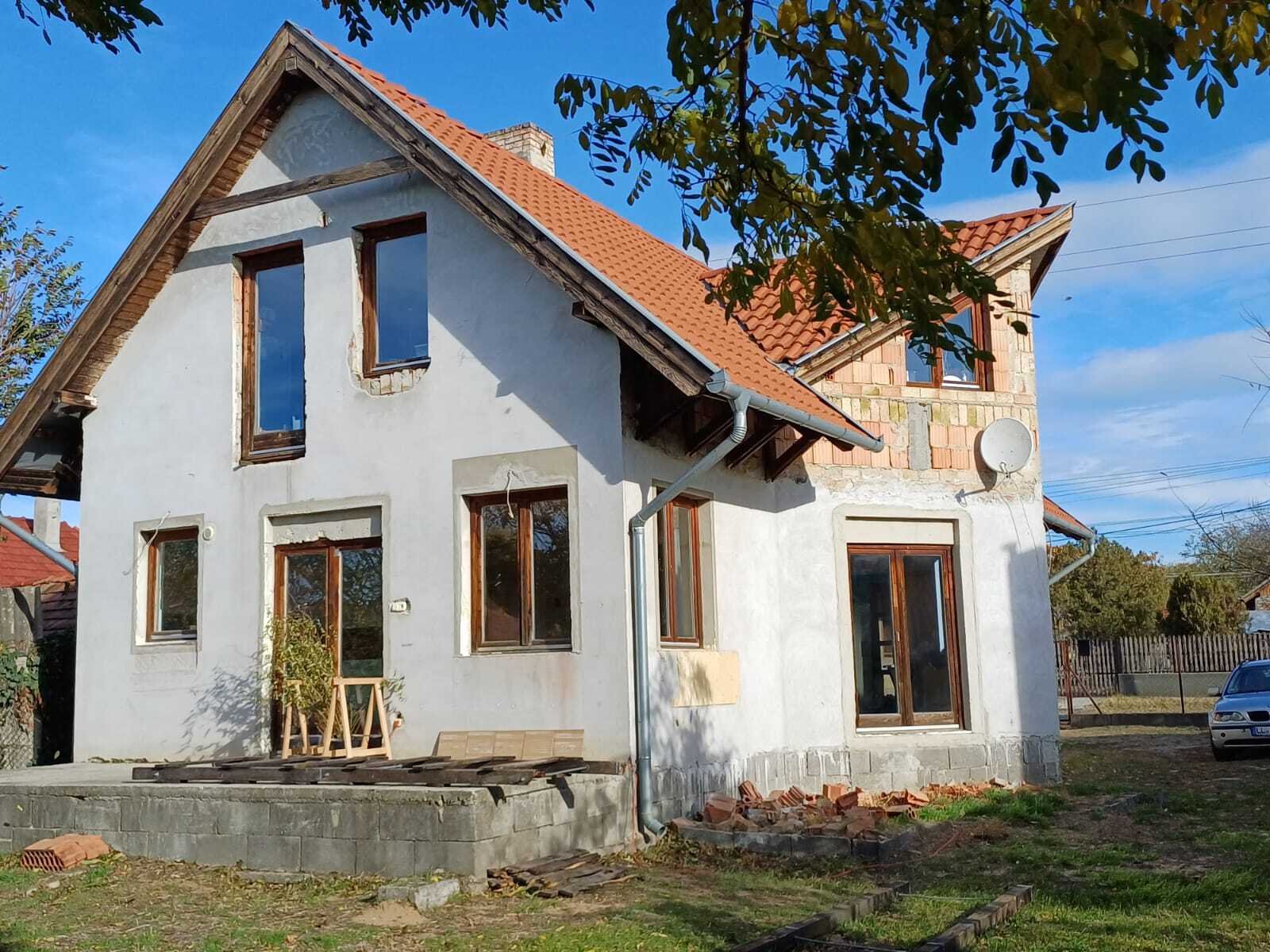 Vrijstaande woning met twee verdiepingen op een rustige, vredige locatie. – Monorierdő, foto 1 van 20