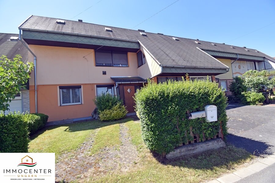 (BBA) Rijhuis in Lenti aan een rustige straat op 1200 m van de thermale baden, foto 1 van 36