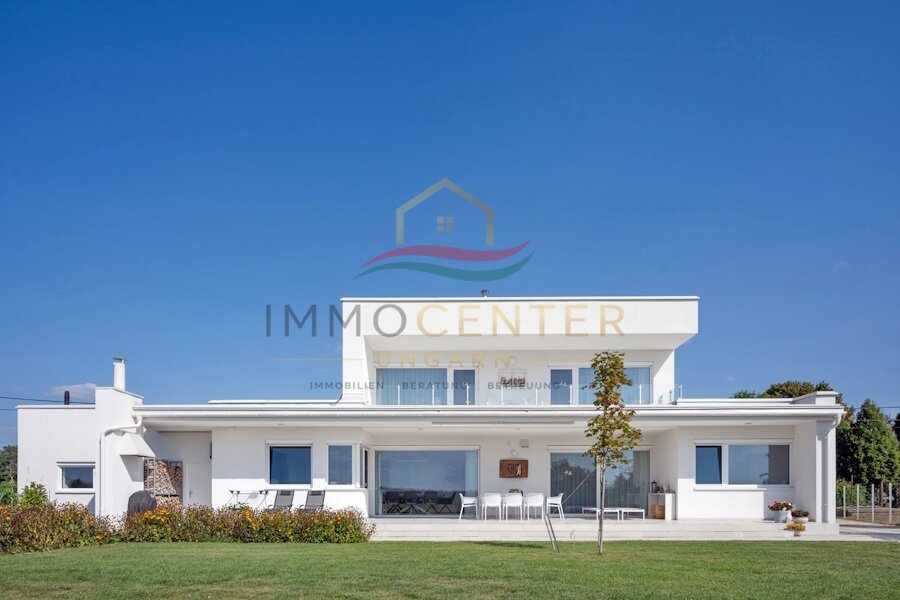 Exclusive house with 180-degree panoramic views, close to the city and thermal baths – Nagykanizsa, photo 1 of 37
