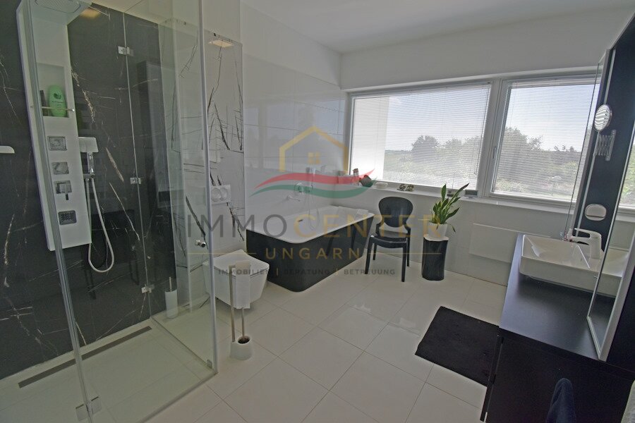 Exclusive house with 180-degree panoramic views, close to the city and thermal baths – Nagykanizsa, photo 13 of 37