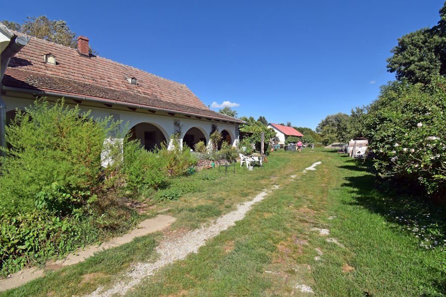 2 Landhäuser nebeneinander, eins bereits renoviert (BBA-FER0910) – Nagyszakácsi, Bild 2 von 33