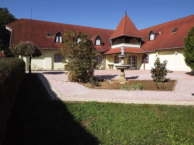 (ACA) 2 Hotels mit Konferenzsaal, Reithalle, Thermalbrunnen und vielen – Region Kaposvár