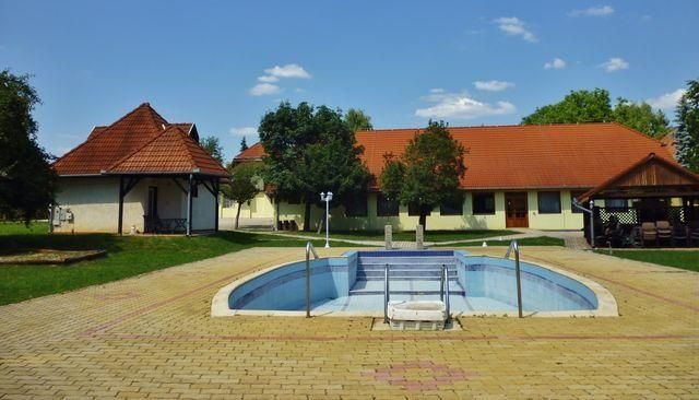 (ACA) 2 Hotels mit Konferenzsaal, Reithalle, Thermalbrunnen und vielen weiteren Extras – Region Kaposvár, Bild 2 von 24