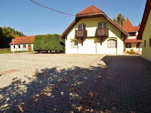 (ACA) 2 Hotels mit Konferenzsaal, Reithalle, Thermalbrunnen und vielen weiteren Extras – Region Kaposvár, Bild 4 von 24