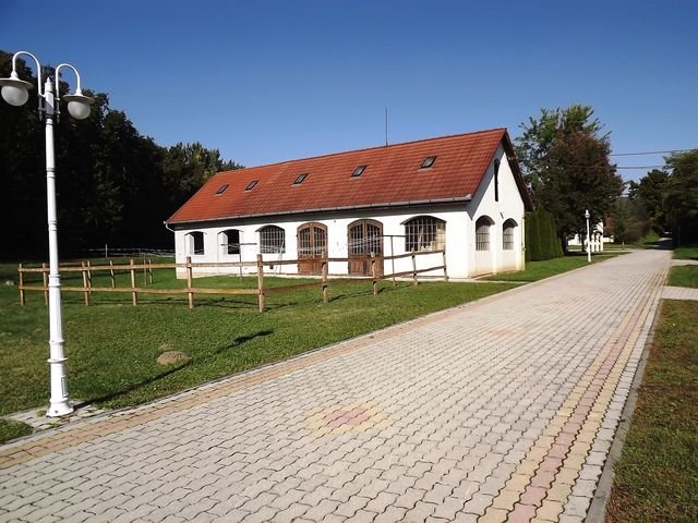 (ACA) 2 Hotels mit Konferenzsaal, Reithalle, Thermalbrunnen und vielen weiteren Extras – Region Kaposvár, Bild 9 von 24