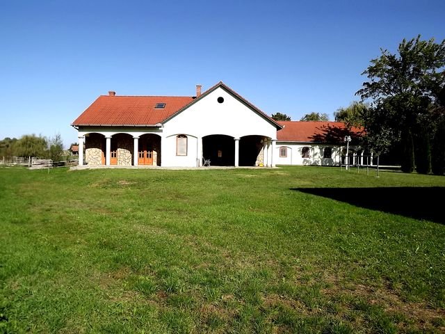 (ACA) 2 Hotels mit Konferenzsaal, Reithalle, Thermalbrunnen und vielen weiteren Extras – Region Kaposvár, Bild 10 von 24