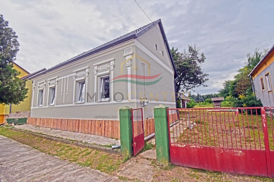 (BAA) Renoviertes grossbürgerliches Haus in ruhiger Lage – Heresznye, foto 1 van 23