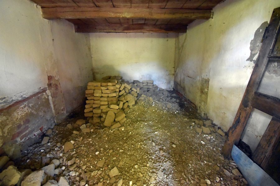 (BBA) Gedeeltelijk gerenoveerde boerderij met groot perceel en bijgebouwen – Nagyszakácsi, foto 12 van 20