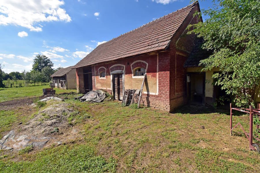 (BBA) Gedeeltelijk gerenoveerde boerderij met groot perceel en bijgebouwen – Nagyszakácsi, foto 15 van 20