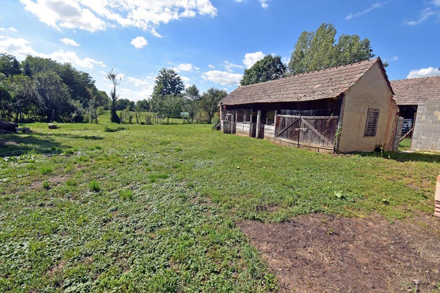 (BBA) Gedeeltelijk gerenoveerde boerderij met groot perceel en bijgebouwen – Nagyszakácsi, foto 17 van 20