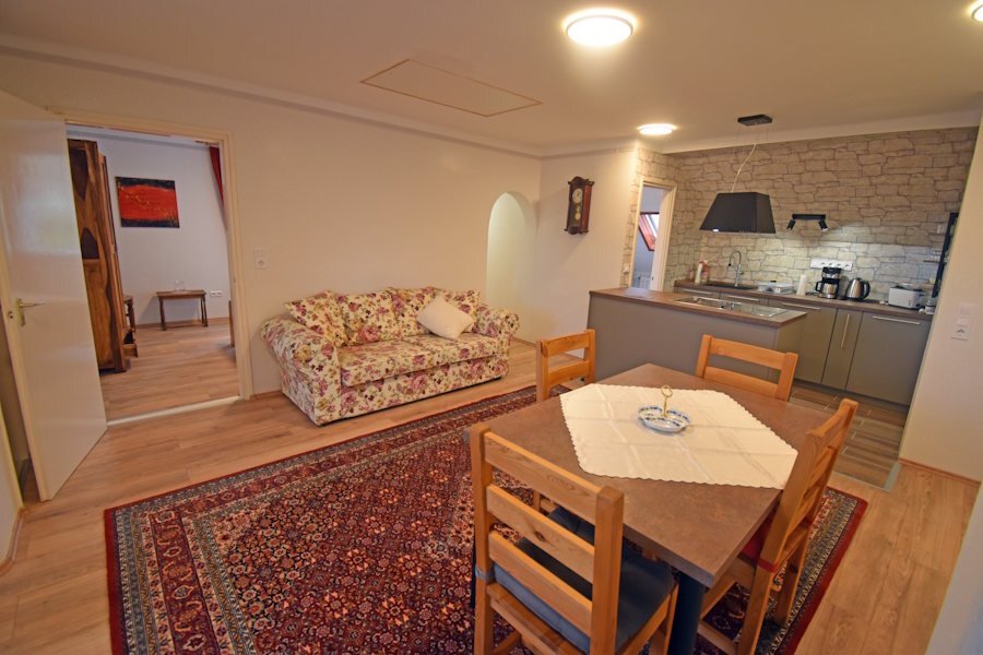 (BAA) Super gemütliches & voll eingerichtetes Appartement ab sofort frei – Vése, foto 1 van 16