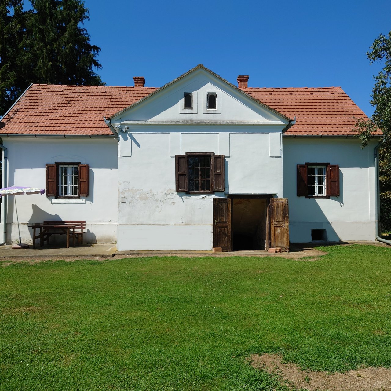 Renoviertes Herrenhaus mit großem Grundstück, ideal für Pferdebesitzer & Ruhesuchende – bei Magyarföld, Bild 4 von 39