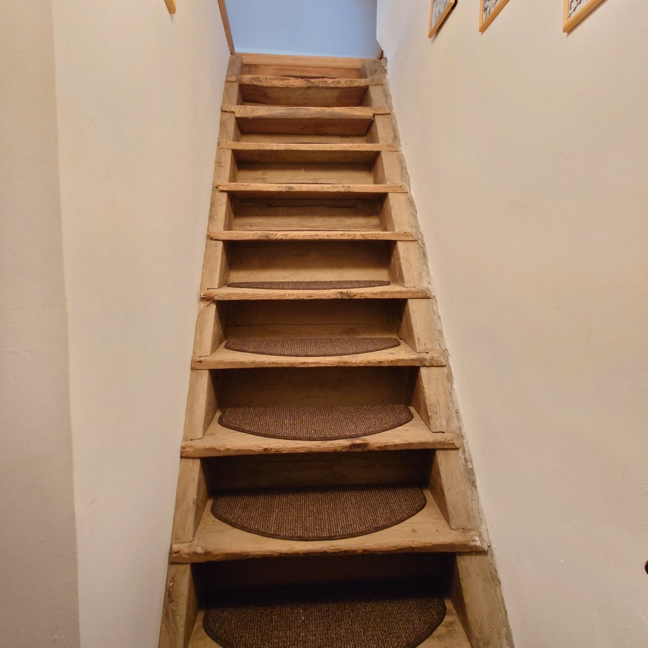 Stufen ins Dachgeschoss, Bild 24 von 39
