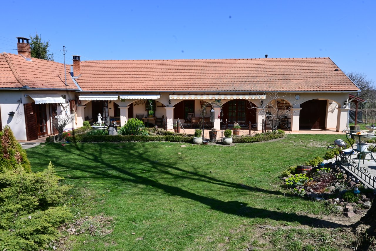(BAB) Wunderschönes ungarisches Landhaus mit großem Grundstück und Pferdeboxen – bei Karad, Bild 2 von 73