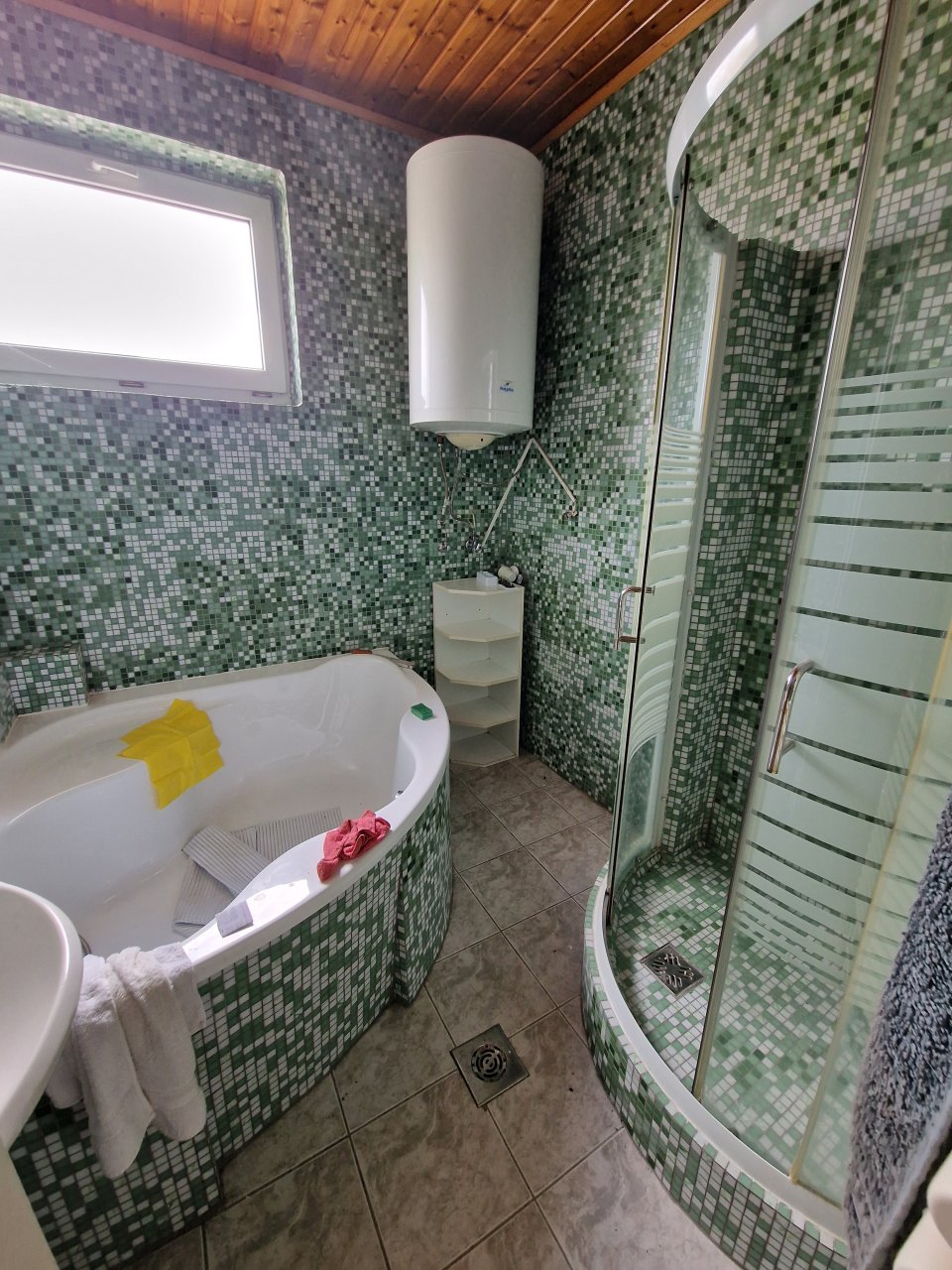 Badezimmer Oben, photo 31 of 49