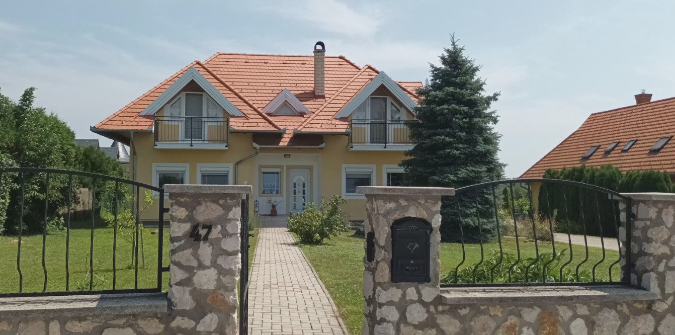 A sophisticated, centrally located detached house with no hidden defects. – Cserszegtomaj, photo 2 of 25