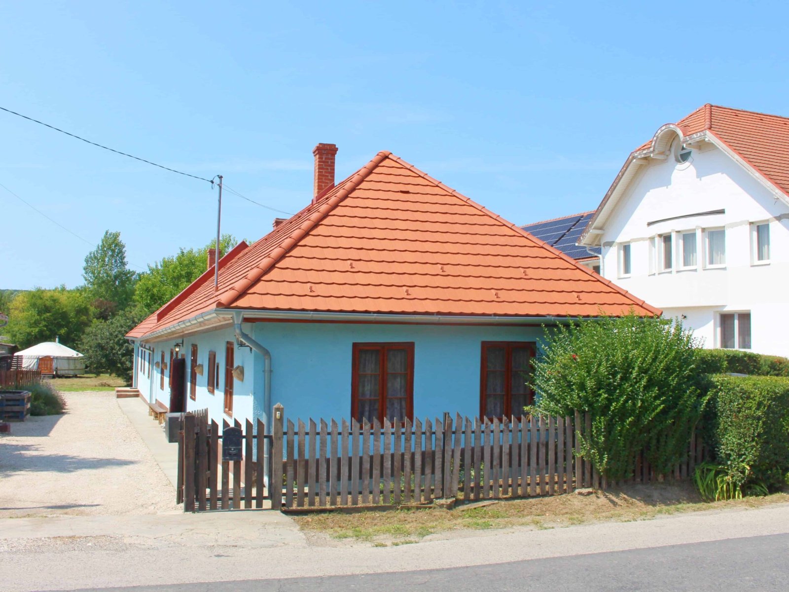 Charmante Hongaarse bungalow vlakbij thermale baden en het Balatonmeer. – Kehidakustány, foto 1 van 16