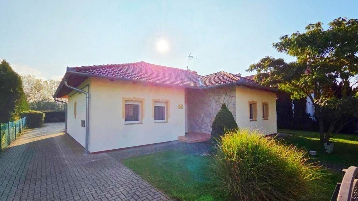Exklusives und Gepflegtes Familienhaus in ruhiger, zentraler Lage Nähe Balaton – Kehidakustány, Bild 2 von 18
