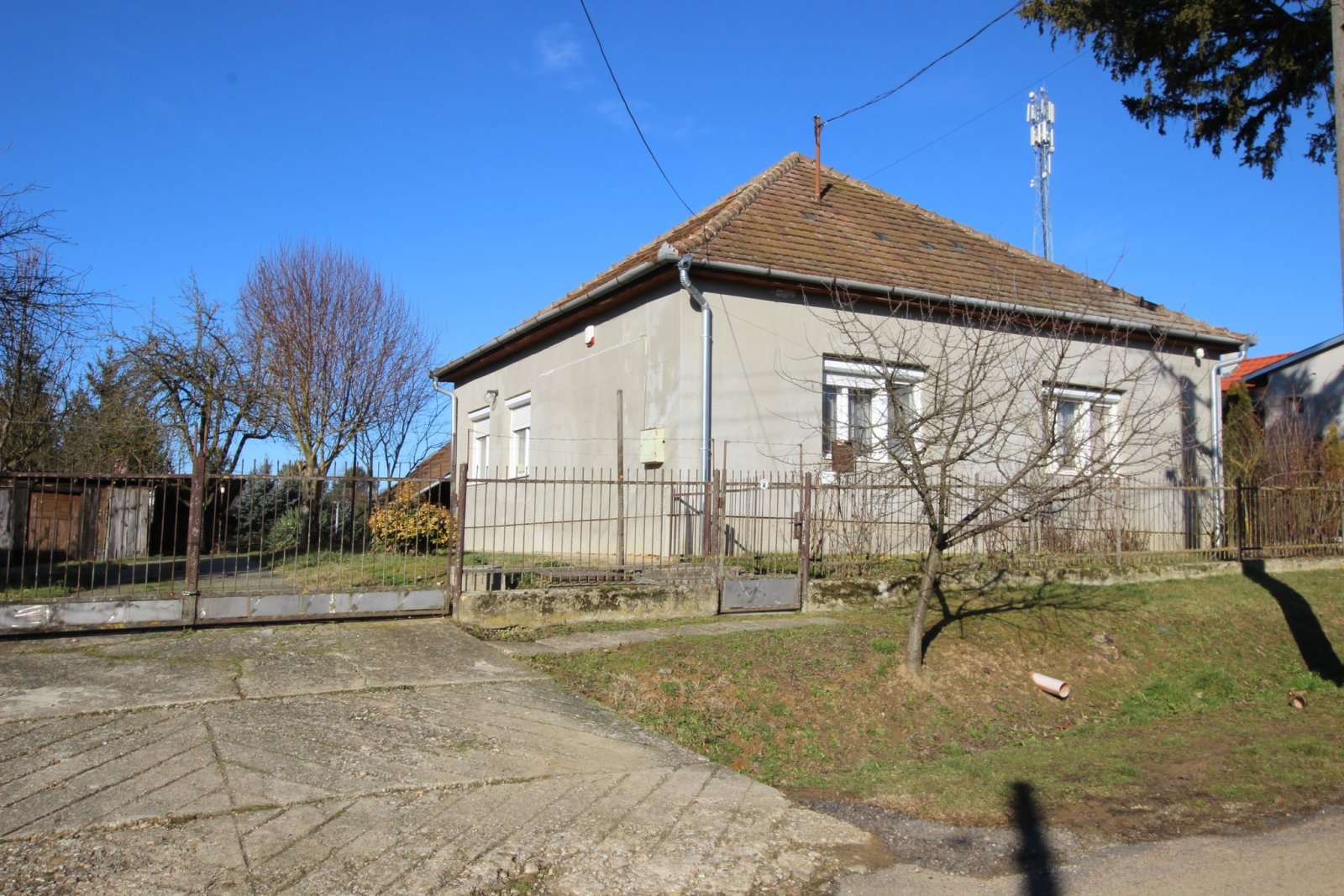 Einfamilienhaus in Ruhige, familienfreundliche Gegend – Bánokszentgyörgy, Bild 1 von 19