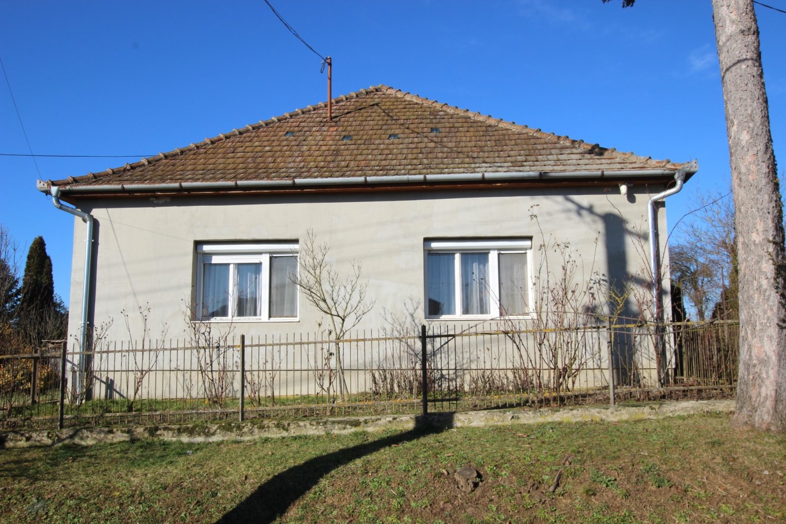 Einfamilienhaus in Ruhige, familienfreundliche Gegend – Bánokszentgyörgy, Bild 2 von 19