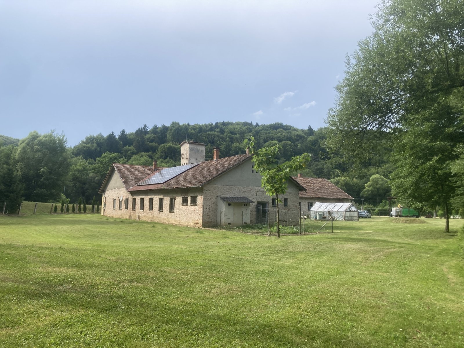 Former barracks buildings with diverse usage possibilities – Felsőszönök, photo 1 of 17