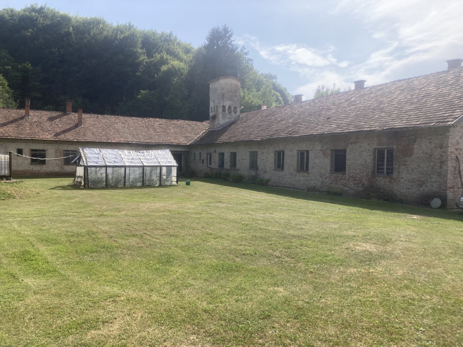Former barracks buildings with diverse usage possibilities – Felsőszönök, photo 3 of 17