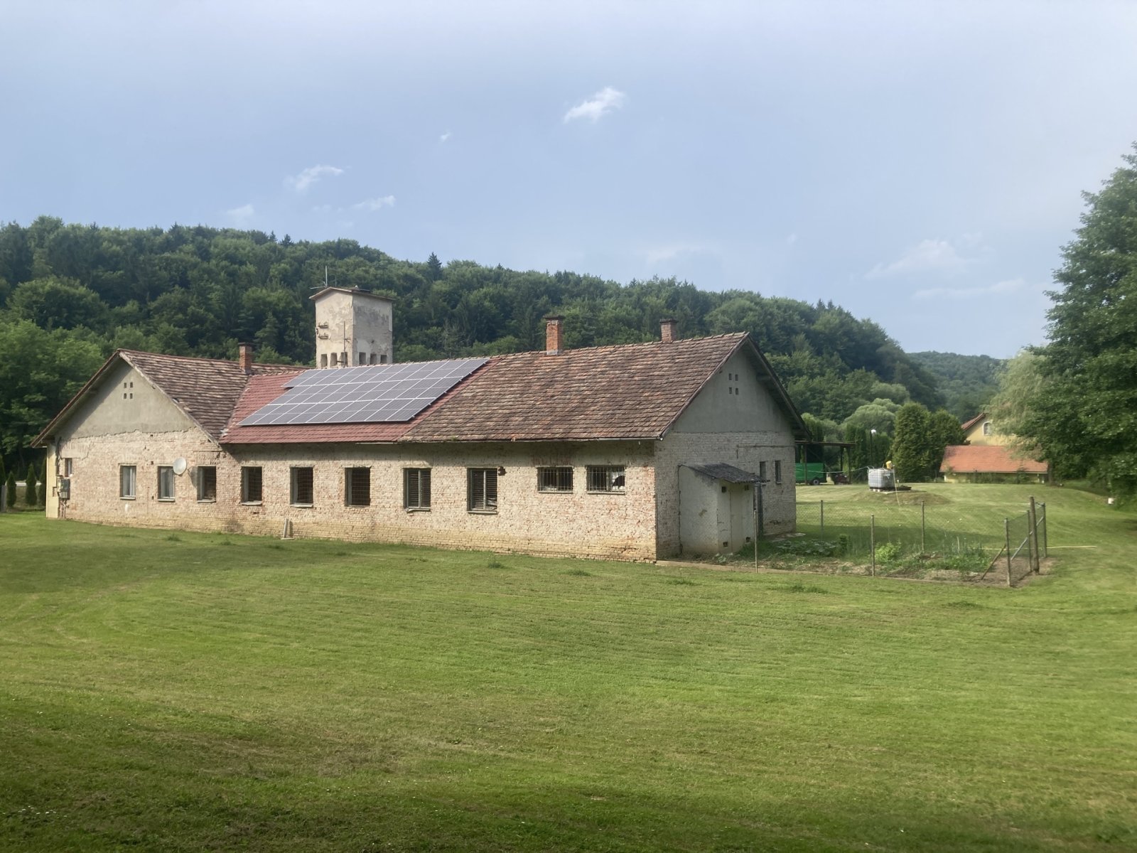Former barracks buildings with diverse usage possibilities – Felsőszönök, photo 5 of 17